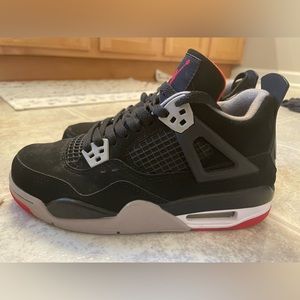 Jordan 4’s Bred size 4.5 Boys